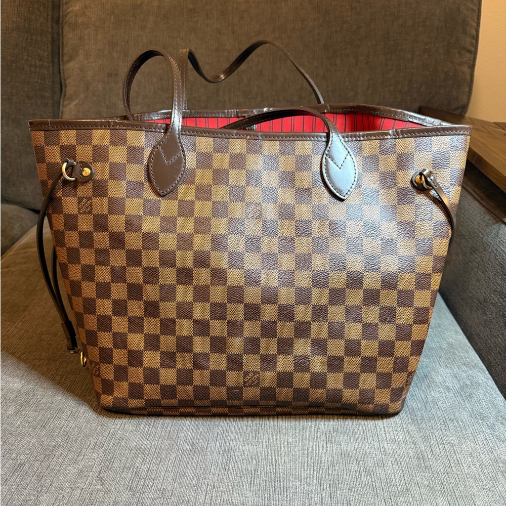 Louis Vuitton Neverfull MM with Cherry Red Lining Tote Bag